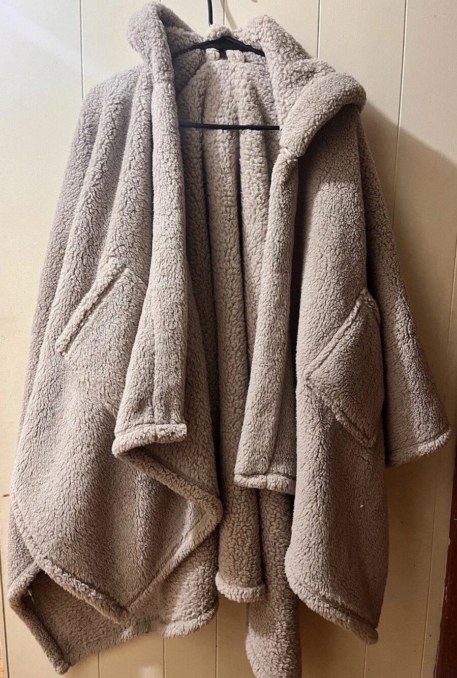L.L.Bean Cozy Sherpa Wearable Throw Blanket Shall Beige Soft Poncho
